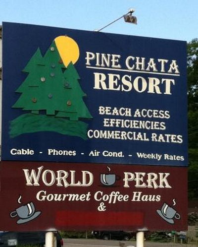 Pine Chata Motel (Pine Chata Family Resort) - Sign Photo